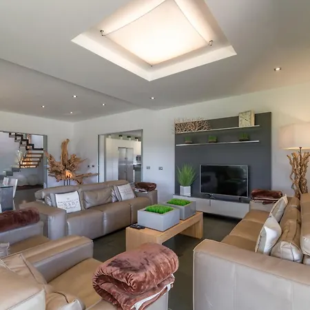 Stunning In Villa